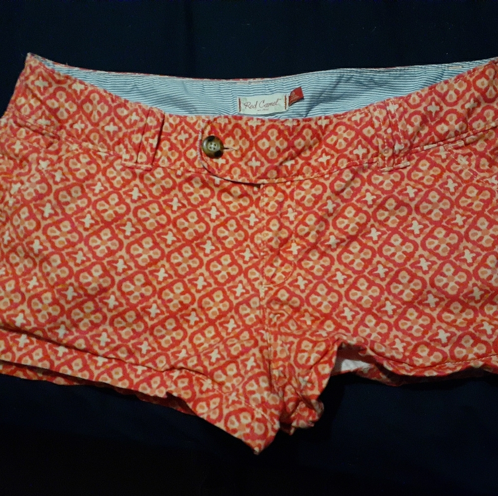 Red camel coral shorts